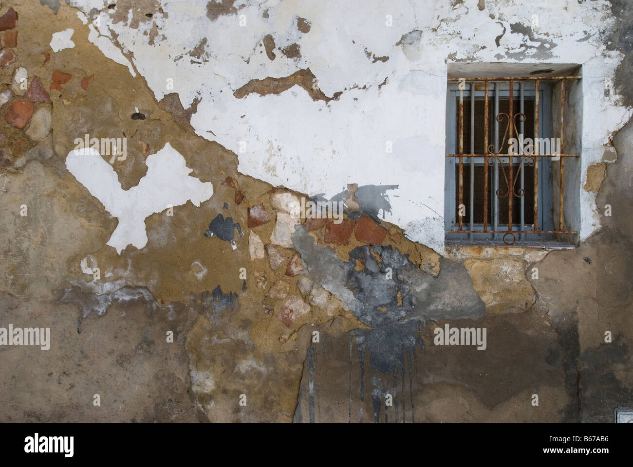 Vecchio muro con finestra in Alcala de los Gazules,villaggi bianchi,Cadiz,Andalusia,Spagna Foto Stock