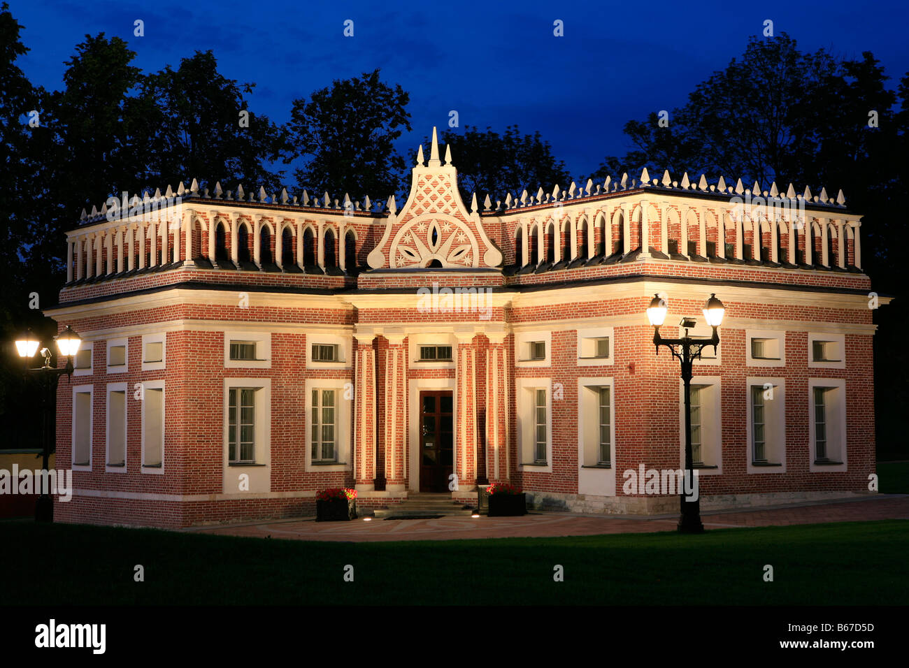 Un padiglione in romantico (neogotico Revival gotico) in stile XVIII secolo Kuskovo Estate a Mosca, Russia Foto Stock