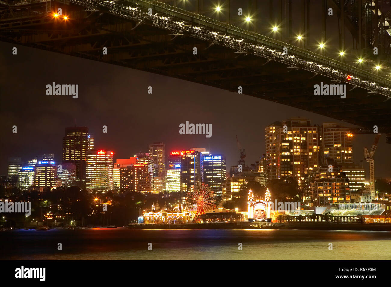 Il Ponte del Porto di Sydney il Luna Park e la zona nord di Sydney in Sydney Notte del Nuovo Galles del Sud Australia Foto Stock