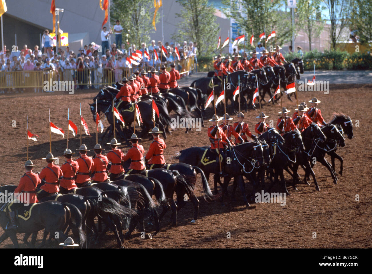 L'(GRC) Royal Canadian polizia montata eseguendo il loro famoso musical Ride in British Columbia Canada Foto Stock