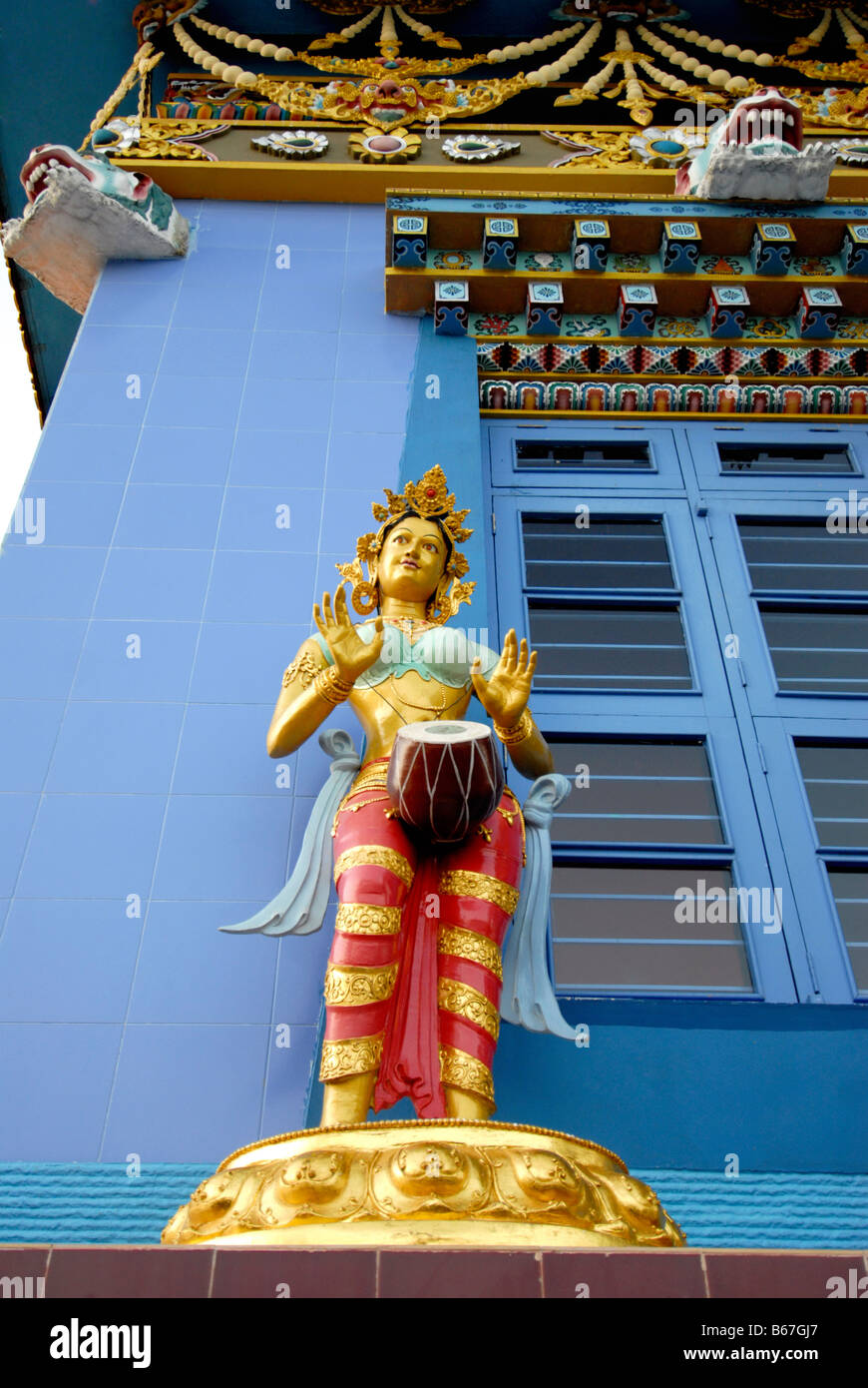 Buddista di tempio dorato a BYLAKUPPE COORG KARNATAKA Foto Stock