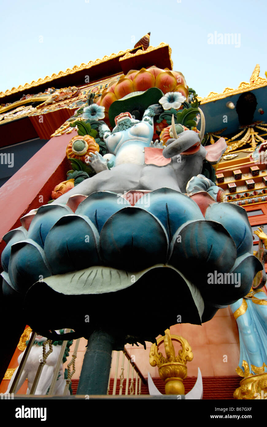 Buddista di tempio dorato a BYLAKUPPE COORG KARNATAKA Foto Stock