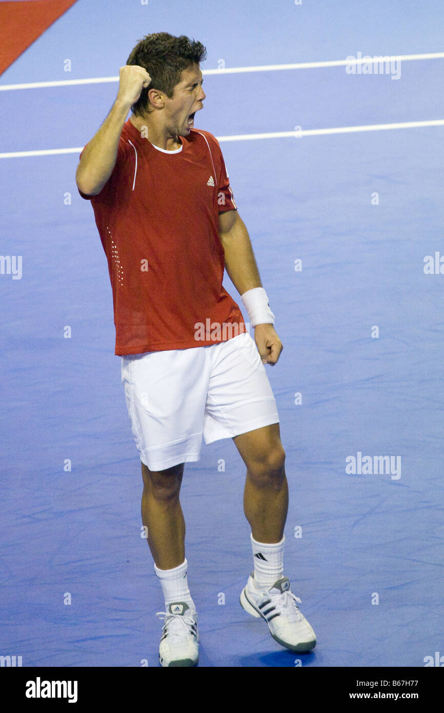 Lo spagnolo tennista Fernando Verdasco grida per celebrare la vittoria del 2008 Coppa Davis finale contro Acasuso Foto Stock