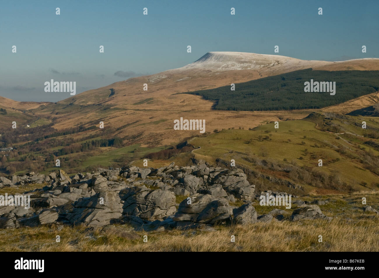 Vista da Cribarth verso nord la parte superiore della valle di Swansea in Brecon Beacons Foto Stock