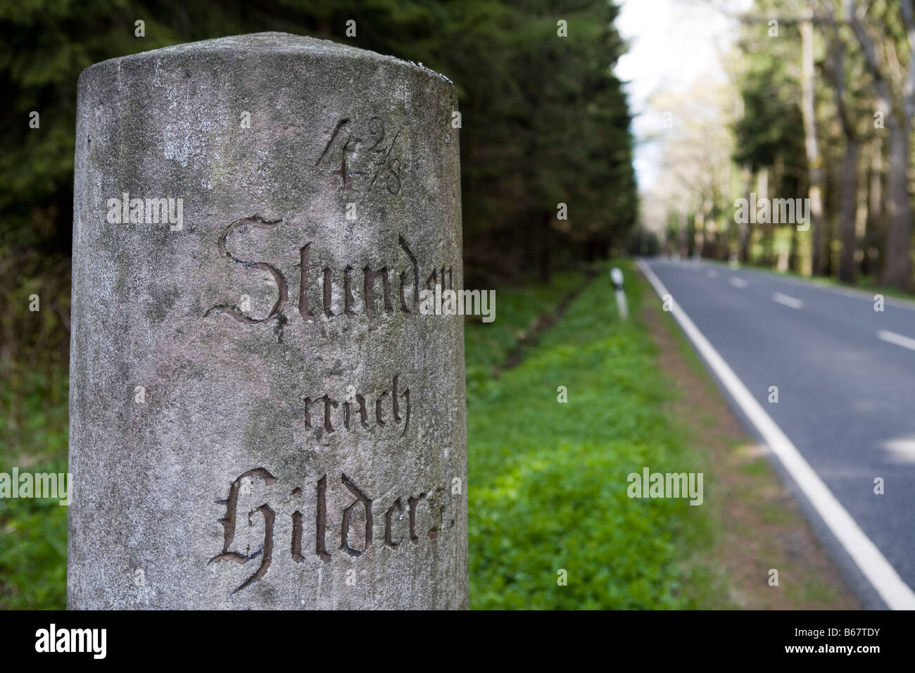 Strada storica segno, distanza pietra marcatore a Hilders, vicino Hilders, Rhoen, Hesse, Germania Foto Stock