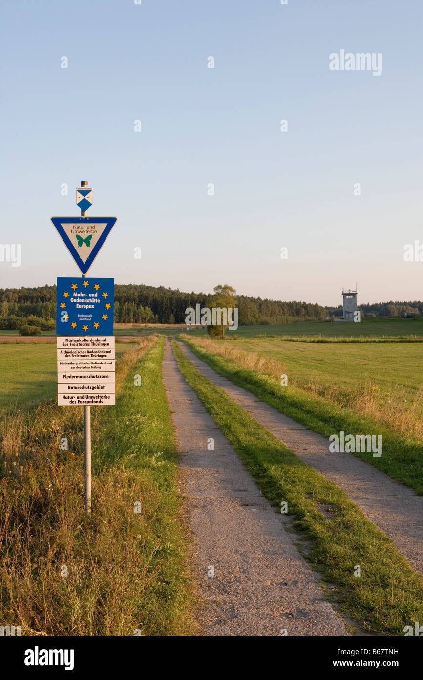 Strada di confine tedesco torre di guardia, Deutsch-Deutsche Mahn und Gedenkstaette Behrungen, in Baviera, Turingia frontiera, Rhoen, germe Foto Stock