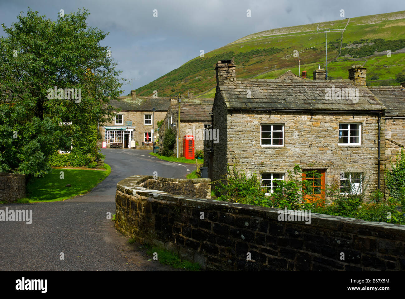 Villaggio di Thwaite, Swaledale superiore, Yorkshire Dales National Park, North Yorkshire, Inghilterra, Regno Unito Foto Stock