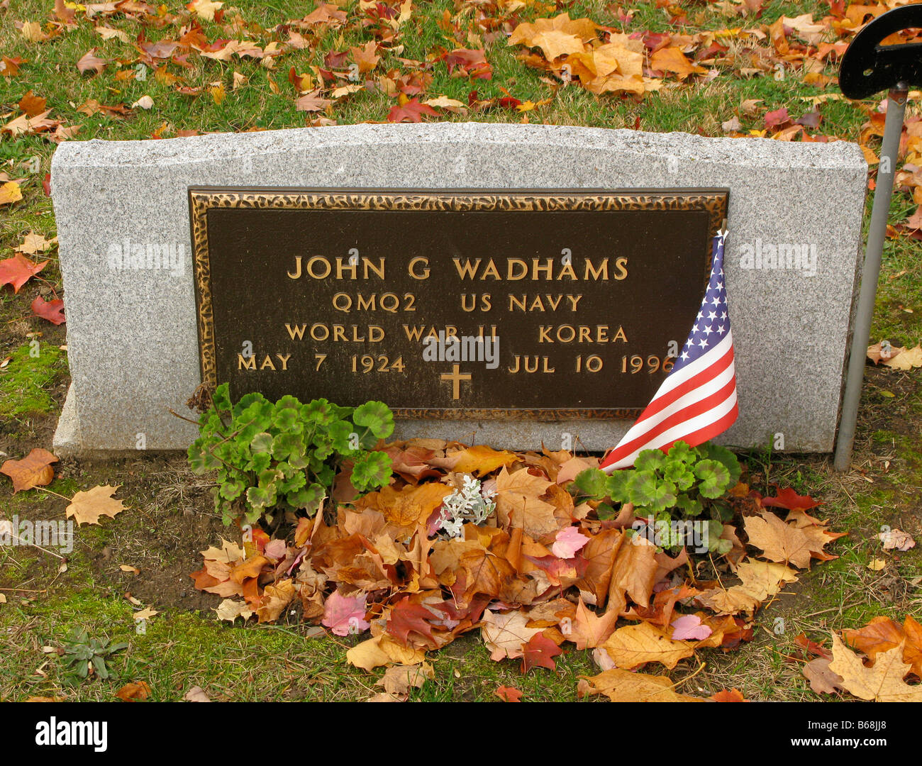 Un US Navy Veteran's grave in Mount Hope Cemetery in Rochester, NY USA. Foto Stock