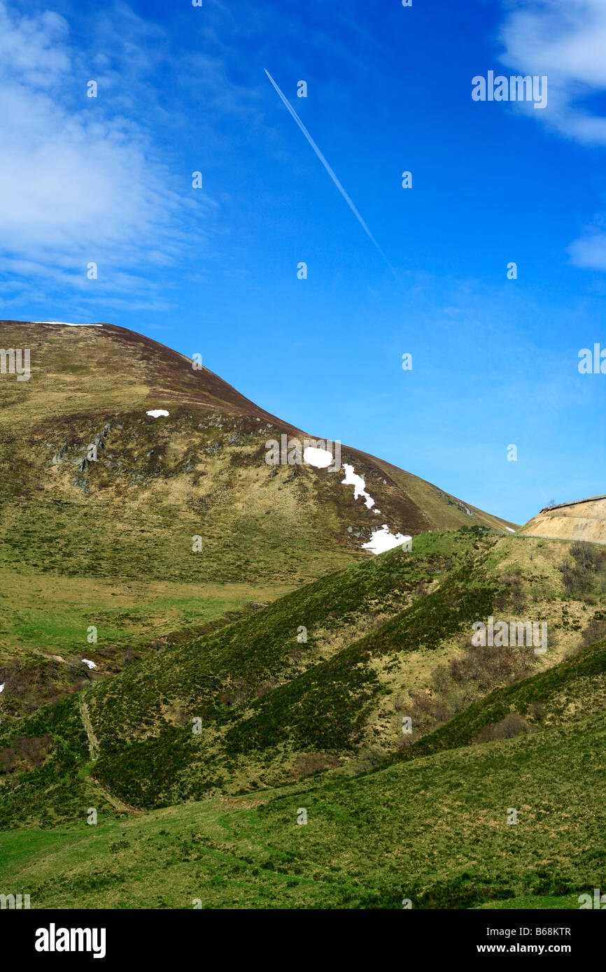 Paesaggio di montagna, i monti del Massiccio Centrale, Auvergne, Francia Foto Stock
