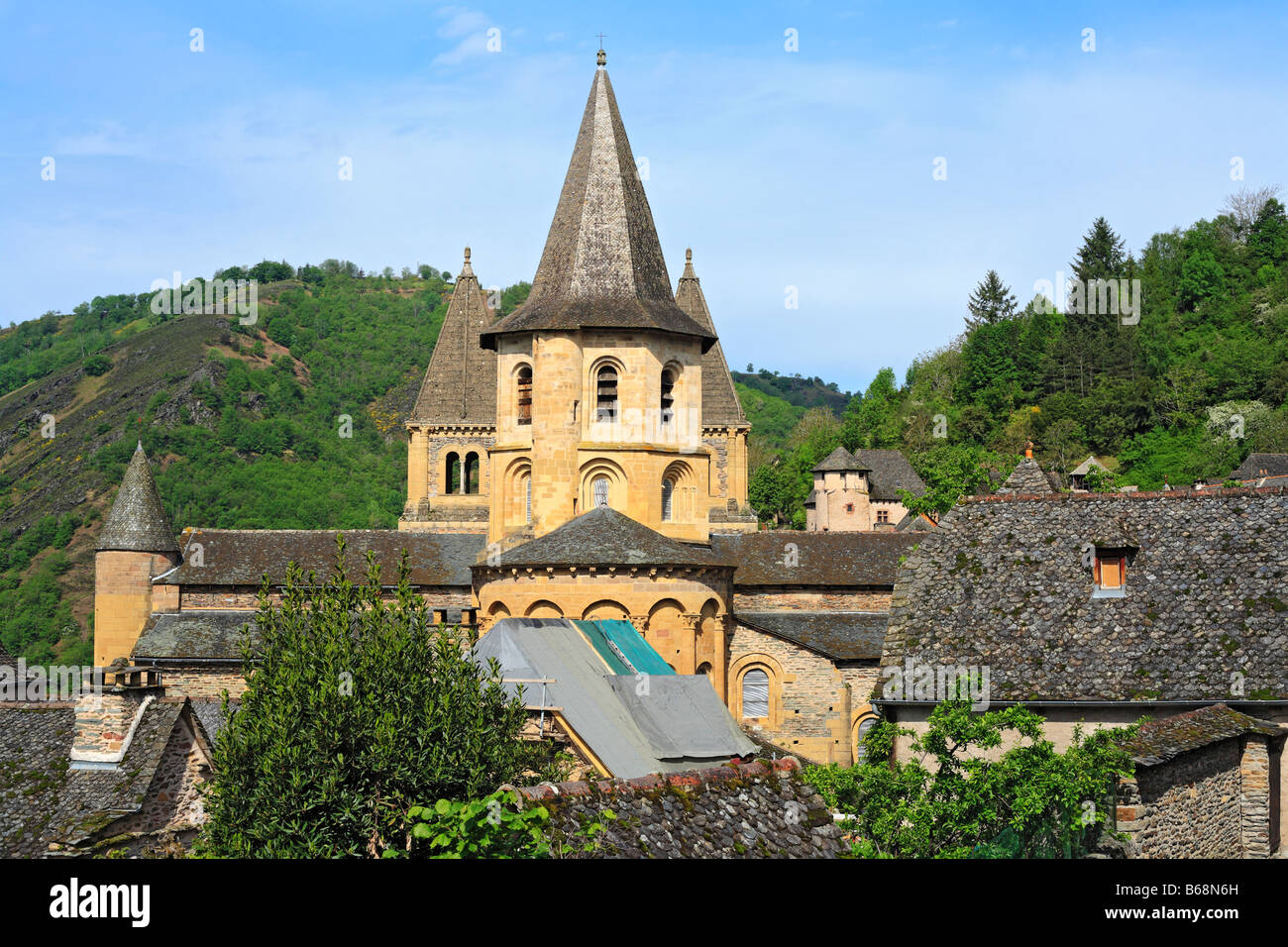 Architettura della chiesa romanica, Sainte Foy chiesa abbaziale (1124), Conques, Francia Foto Stock