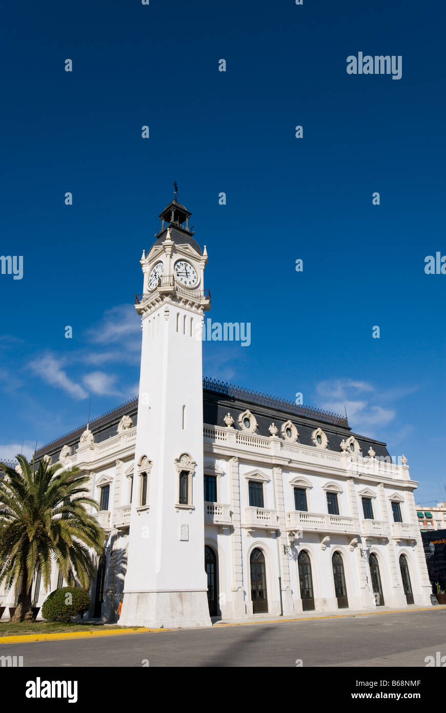 Vecchio porto di Clock Tower Building a Valencia Spagna Foto Stock