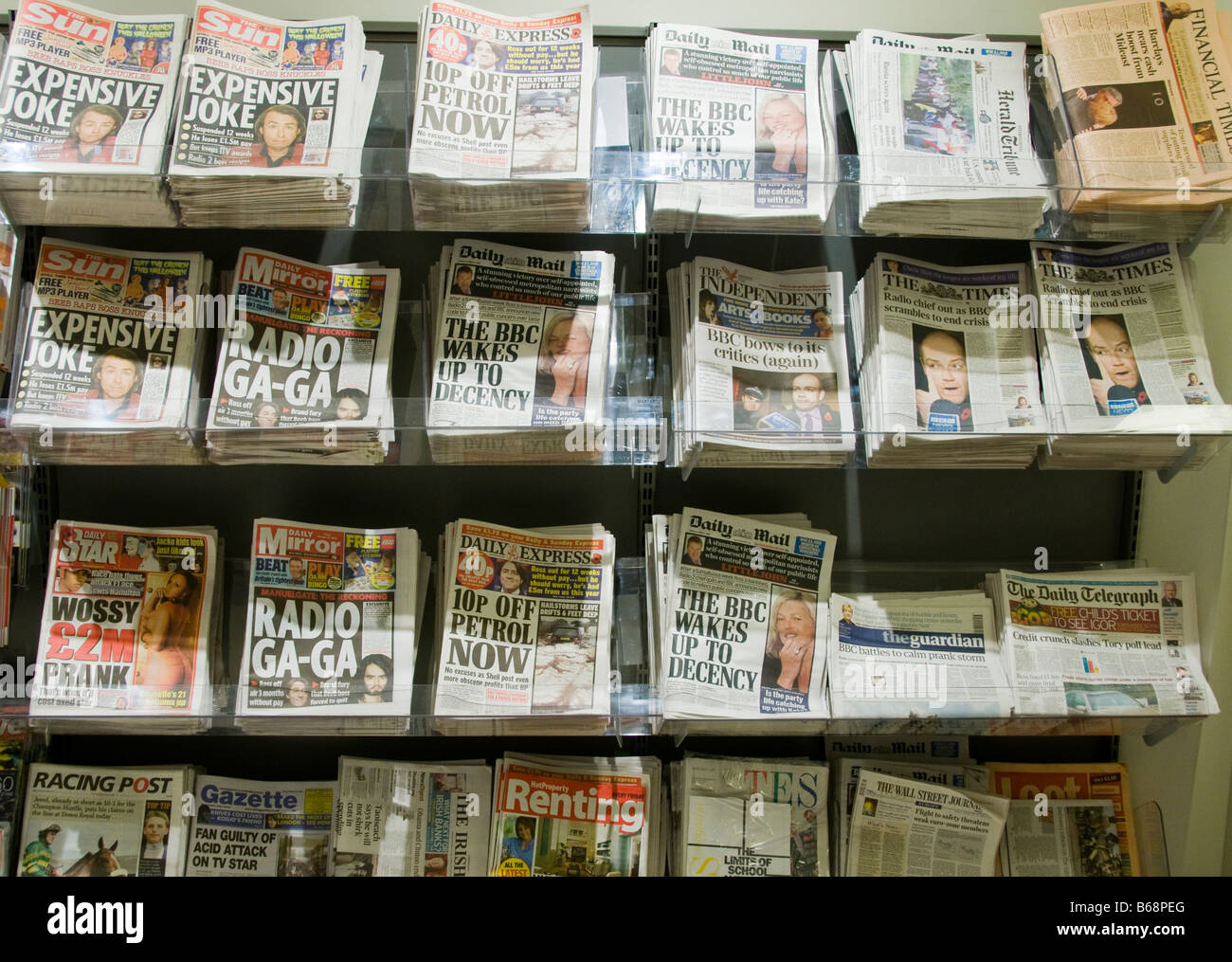 Quotidiani nazionali per la vendita in Gran Bretagna Foto Stock