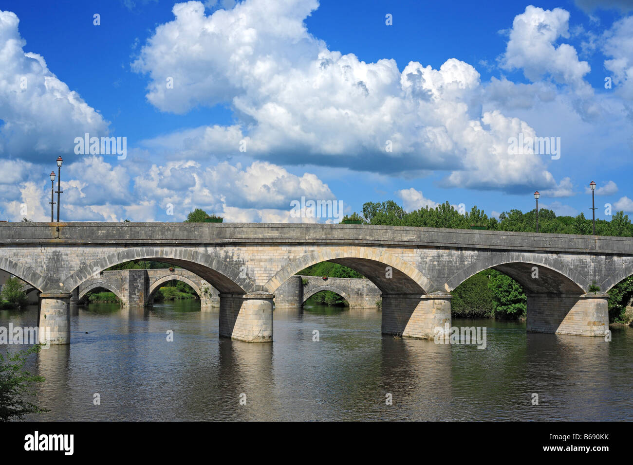 Ponte sulla Gartempe, Saint Savin sur Gartempe, Poitou, Francia Foto Stock