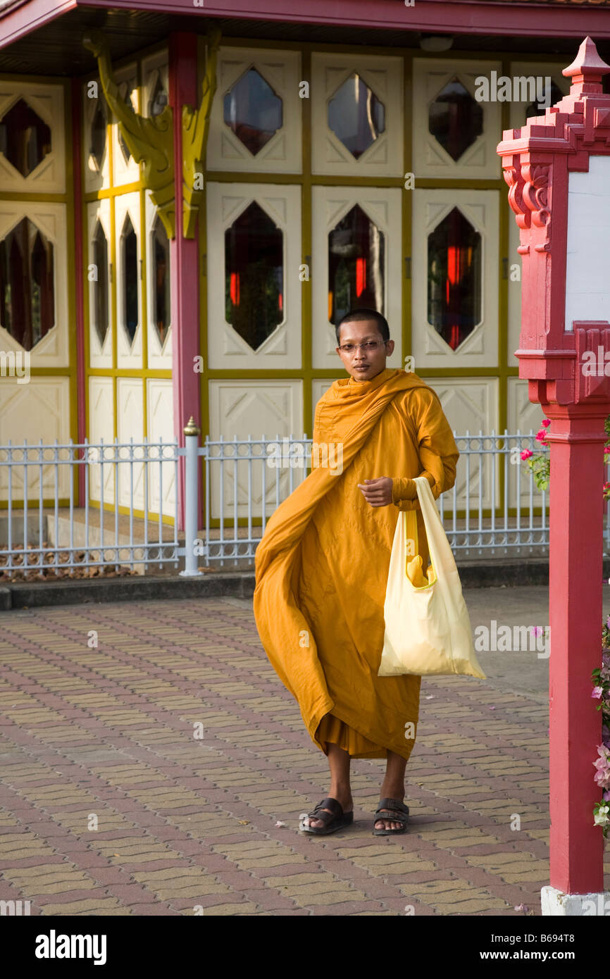 Monaco buddista a Hua Hin Stazione, Thailandia Foto Stock