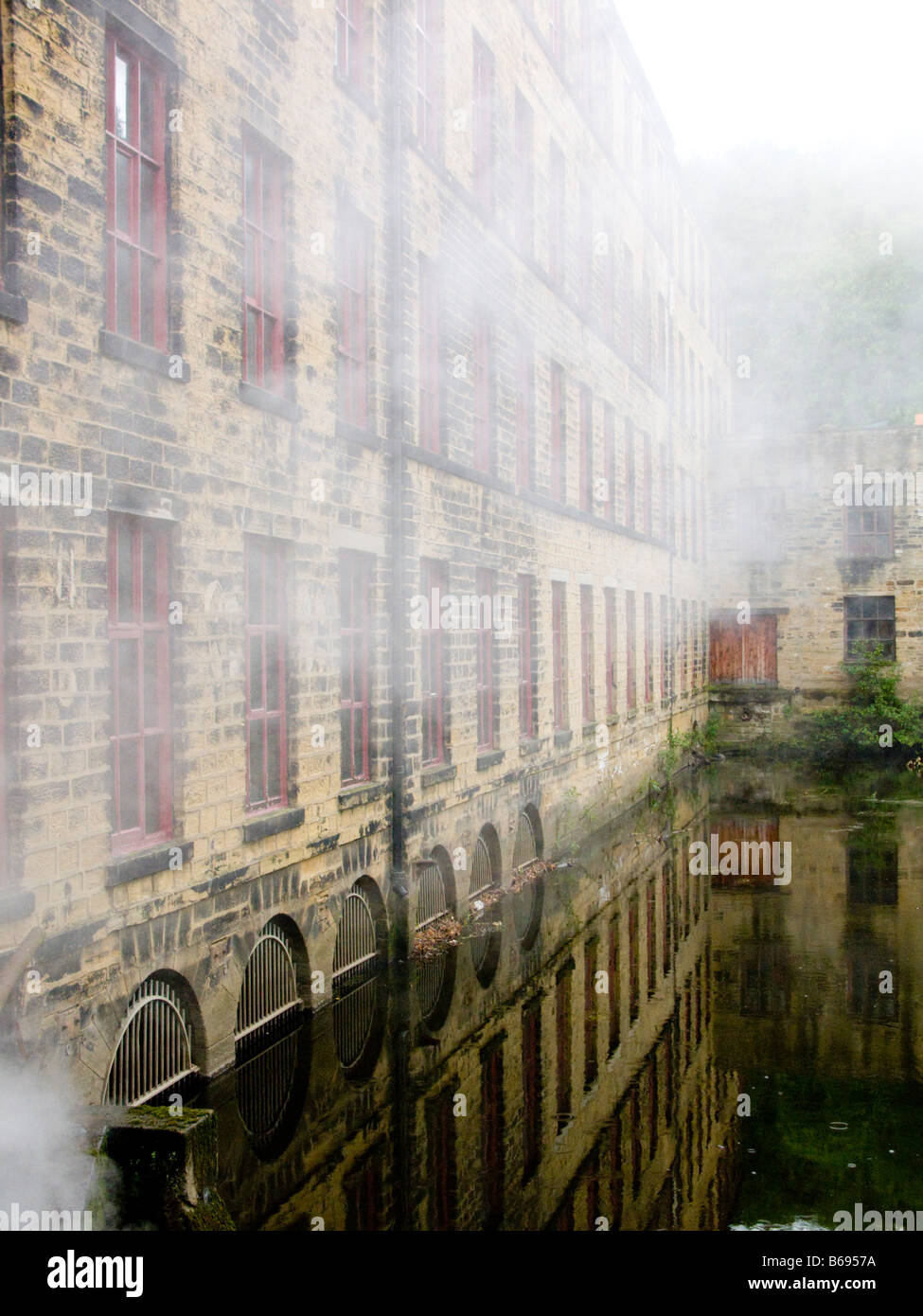 Armley Mill Leeds REGNO UNITO con vapore Foto Stock