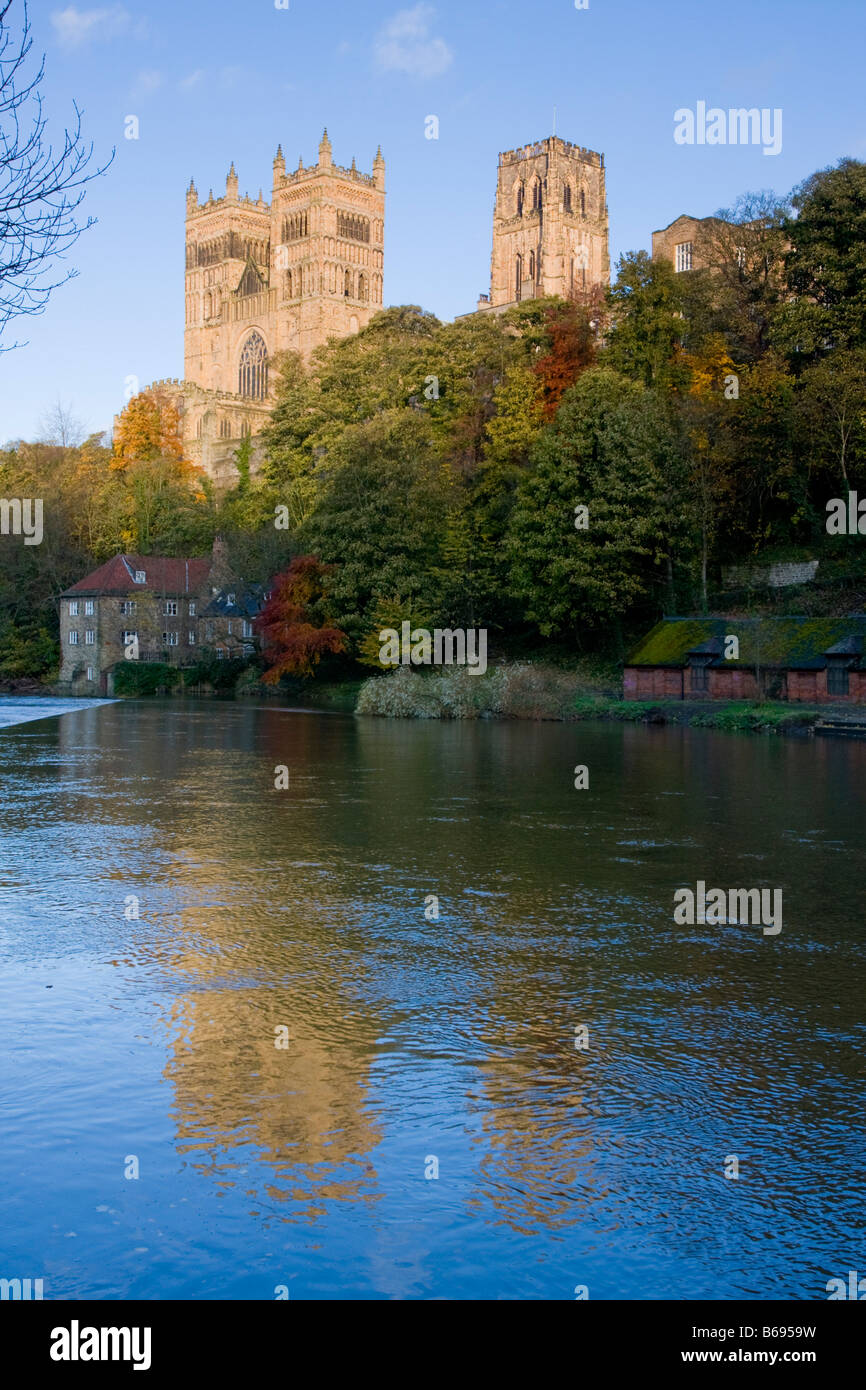 La Cattedrale di Durham e il fiume usura autunno REGNO UNITO Foto Stock