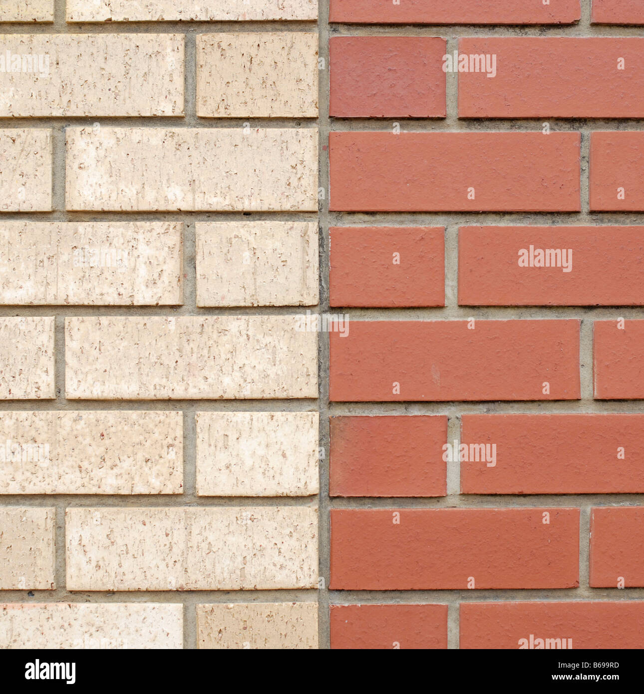 Muro di mattoni con due diverse metà di unire insieme Foto Stock