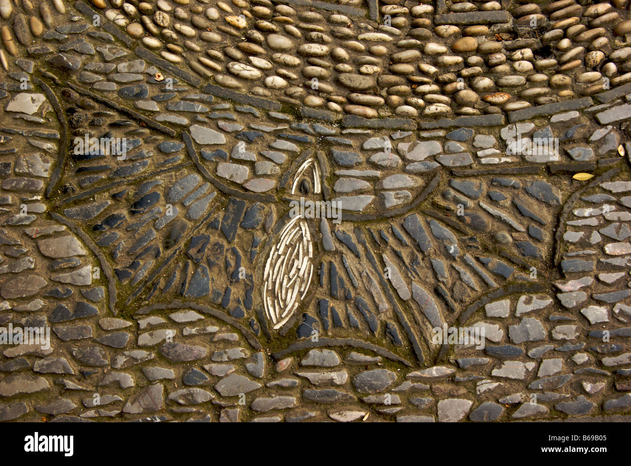 Bat design in lastricato in pietra percorso in 400 anni ex giardino privato dell'amministratore umile della dinastia Ming Foto Stock