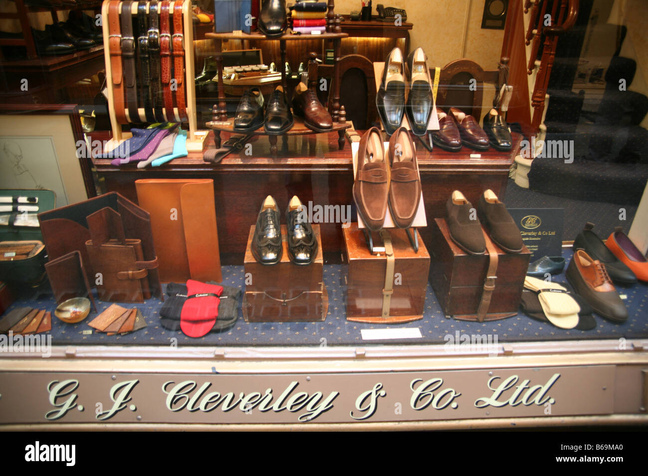 Caro uomo negozio di calzature in Royal Arcade, Londra Foto Stock