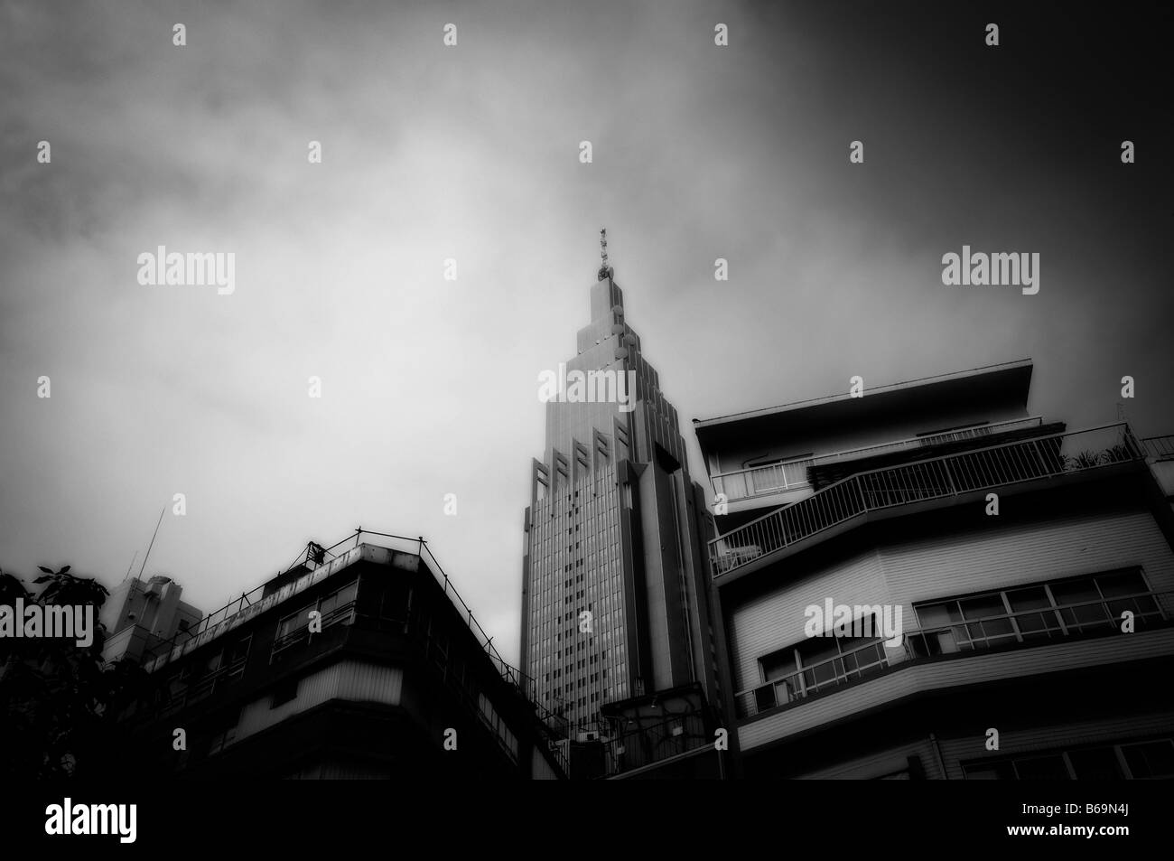 NTT DoCoMo Yoyogi edificio in background di edifici di Shinjuku. Shinjuku grattacielo distretto. Tokyo. Giappone Foto Stock