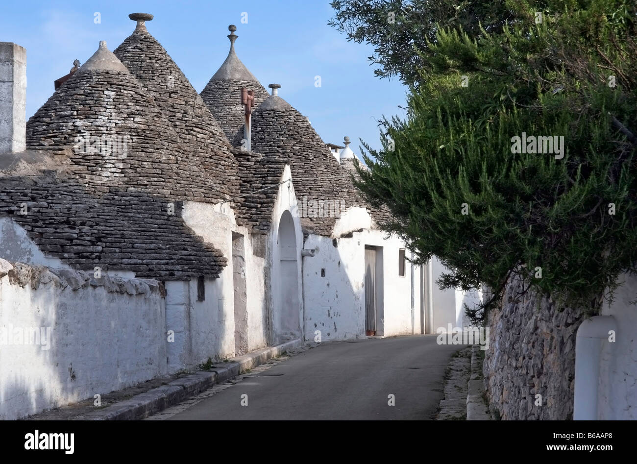 Trullo case e street; Alberobello, provincia di Bari Regione Puglia Italia meridionale Foto Stock