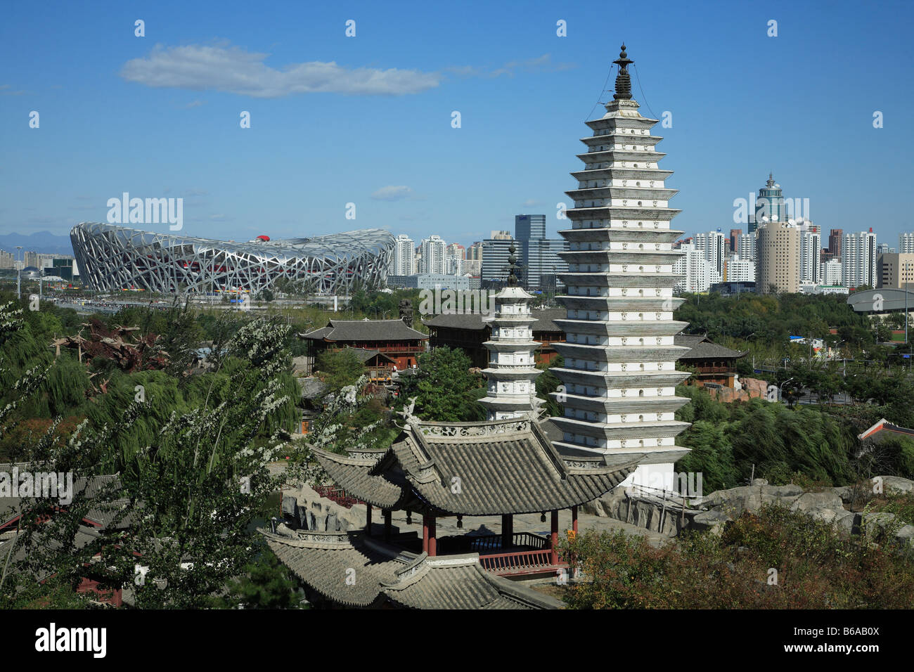 Cina Pechino cultura etnica Park Yunnan pagode National Stadium Foto Stock