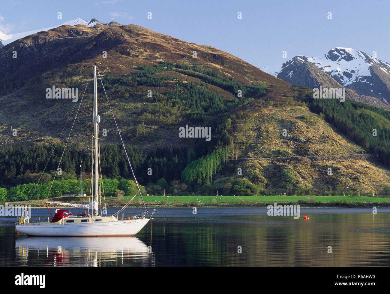 Vescovi Bay sul Loch Leven vicino a North Ballachulish, Lochaber, Highland, Scotland, Regno Unito. Foto Stock