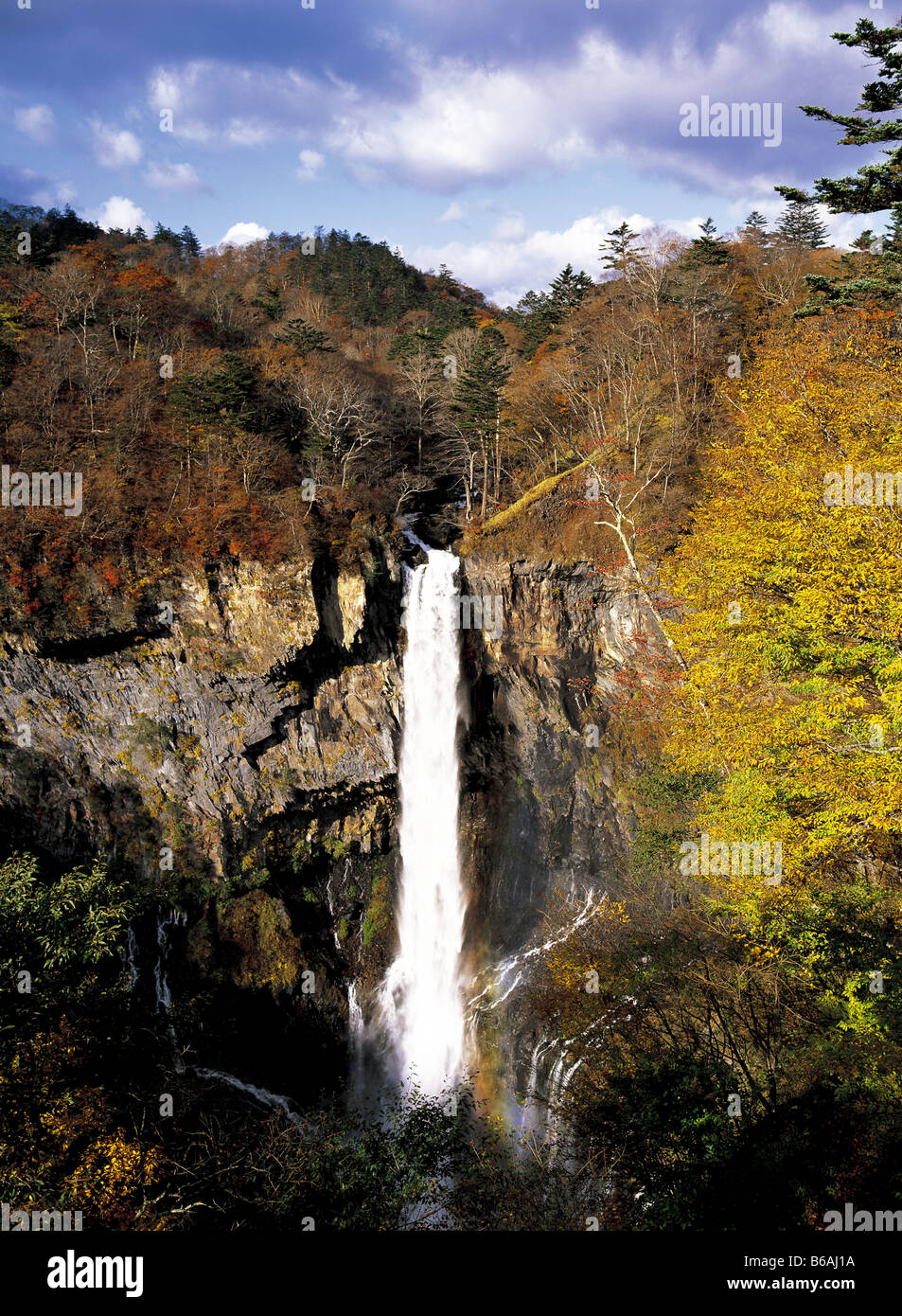 Autunno vista la cascata Kegon vicino Lago Chuzenji, Prefettura di Tochigi, Giappone Foto Stock