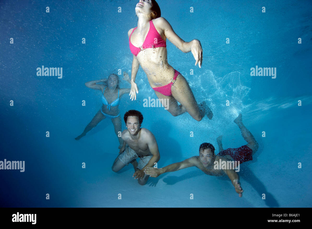 Gruppo di nuoto sott'acqua Foto Stock