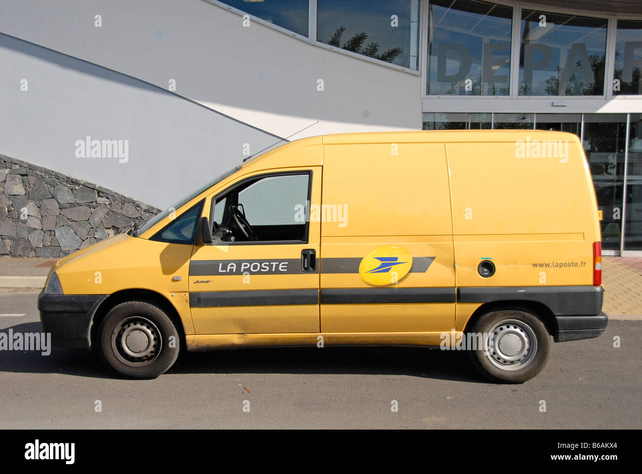 Mail delivery van, Francia, Europa Foto Stock