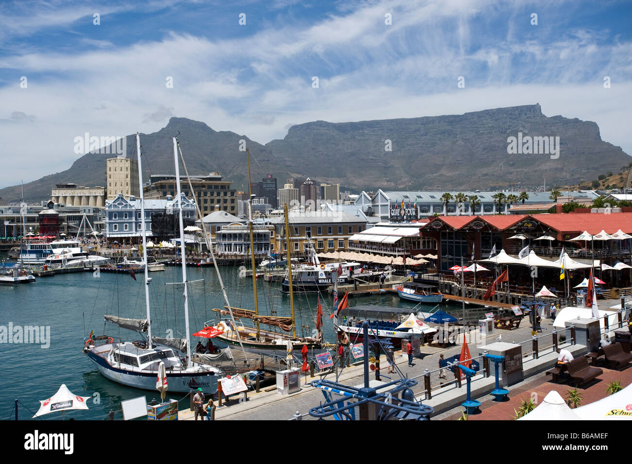 Victoria Alfred Waterfront Cape Town Sudafrica Table Mountain in background Foto Stock