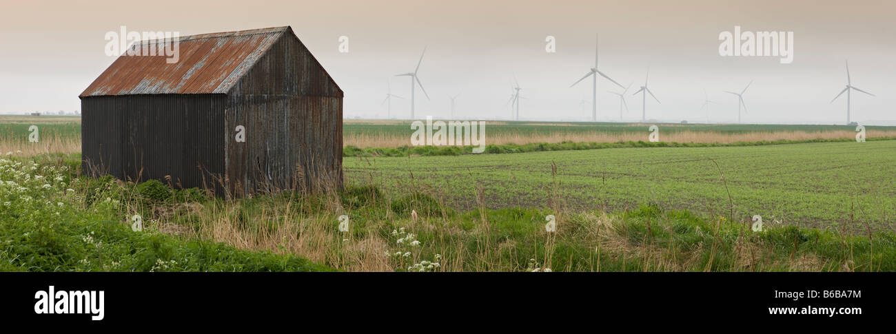 Immagine panoramica del capannone rurale e per centrali eoliche Foto Stock