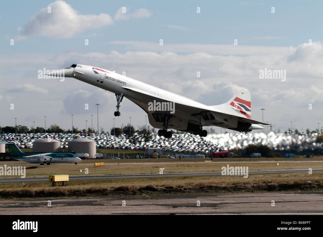 British Airways Concorde in atterraggio a Birmingham Airport durante il suo tour fairwell prima di essere scartato Foto Stock