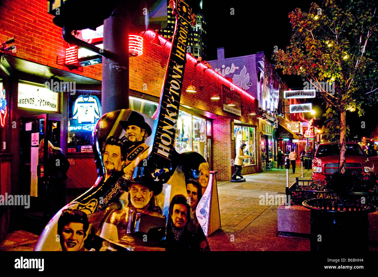 Tributo alla musica country leggendario esecutori al Angolo delle Leggende sul lower Broadway a Nashville Tennessee Foto Stock