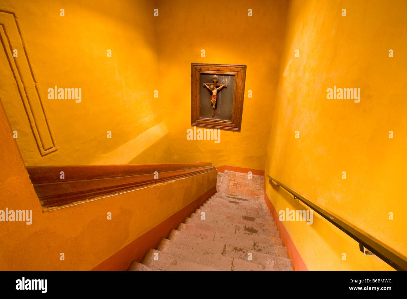 Dettagli architettonici in San Miguel De Allende, Messico che mostra Gesù sulla croce Foto Stock