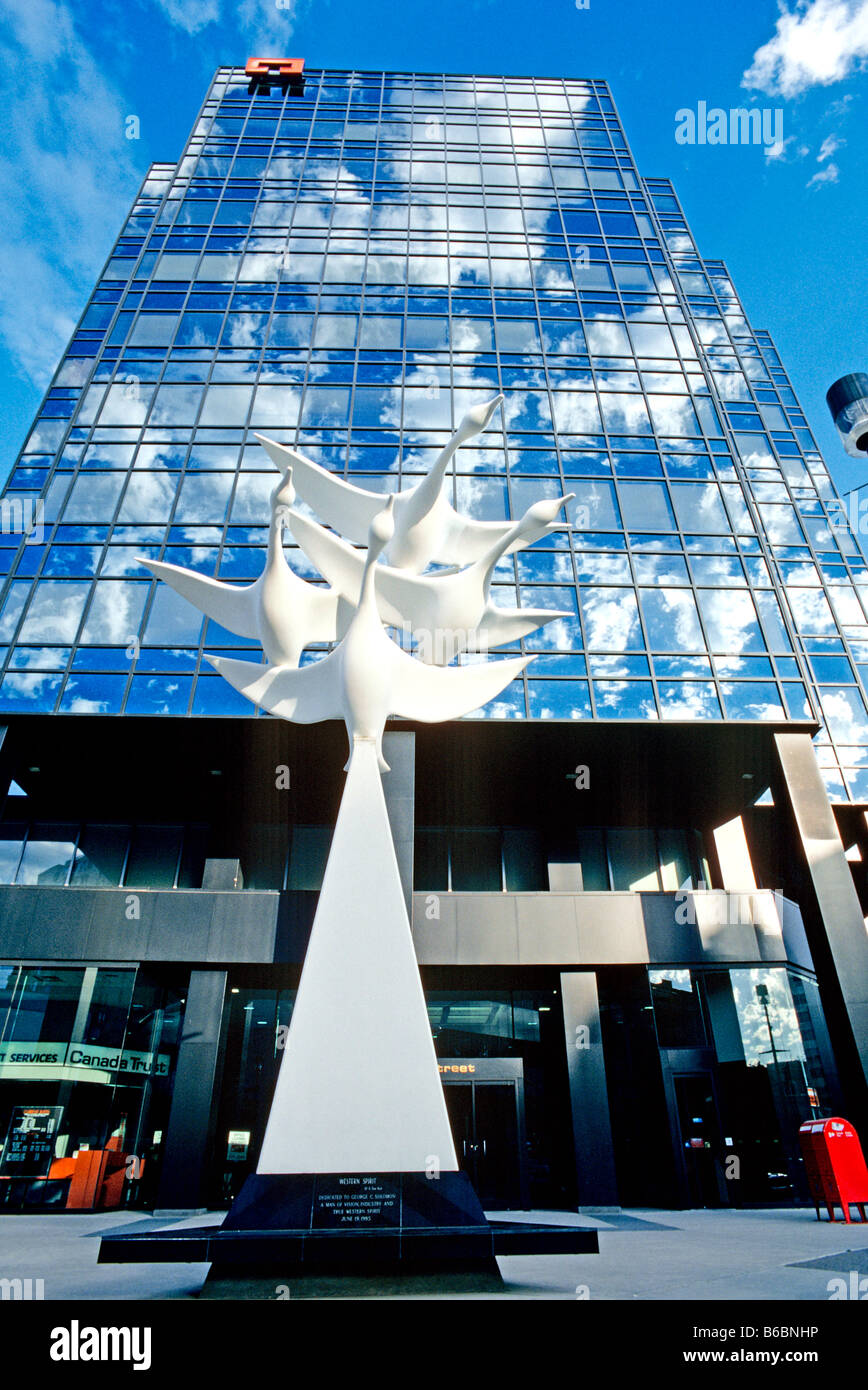 Oche del Canada statua presso l'edificio Connexus in Regina Saskatoon Canada Foto Stock