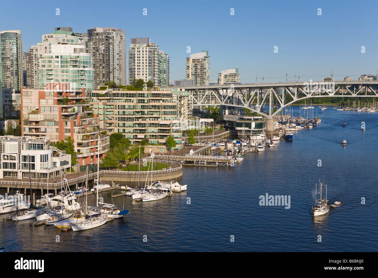 Granville Bridge e waterfront condominiums Vancouver " British Columbia " Canada Foto Stock