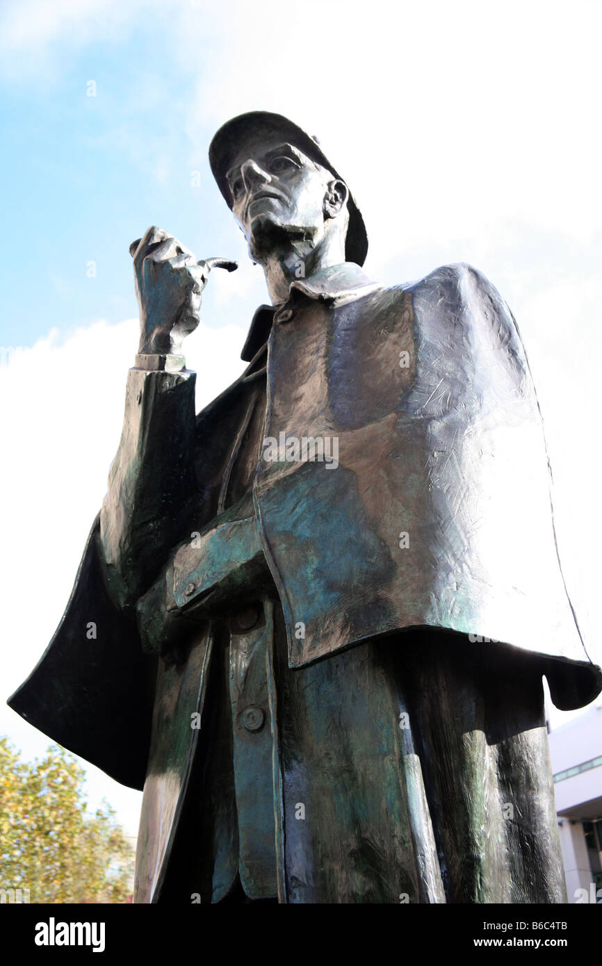 Statua di Sherlock Holmes al di fuori della stazione di Baker Street, Londra Foto Stock