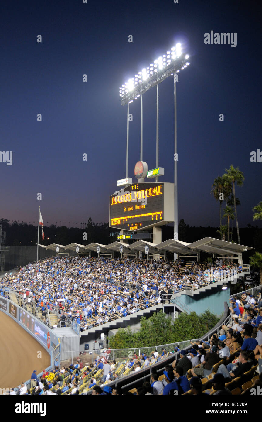 Cala la notte come un gioco di baseball inizia al Dodger Stadium Foto Stock