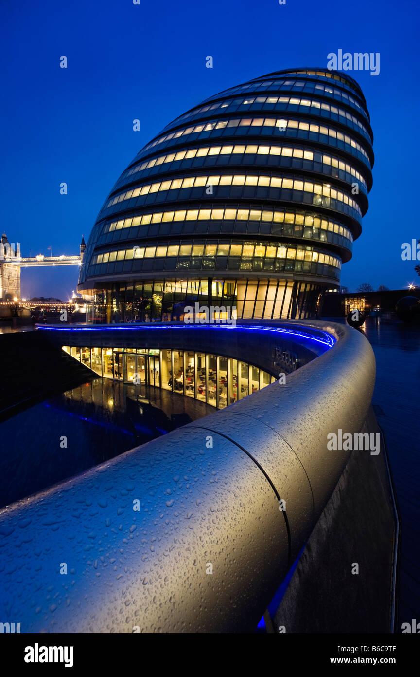 City Hall Londra Inghilterra REGNO UNITO DI NOTTE Foto Stock