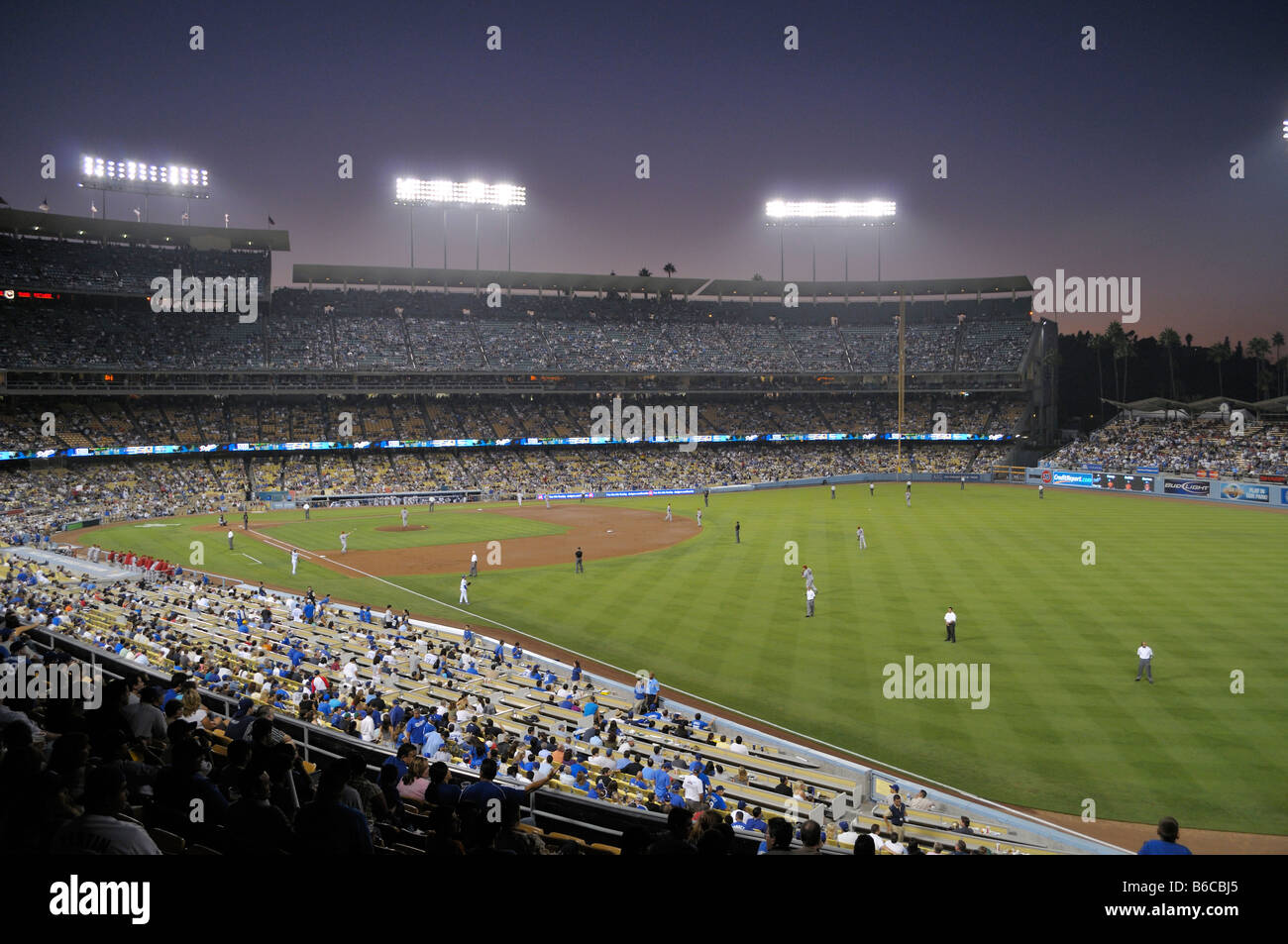 Cala la notte come un gioco di baseball inizia al Dodger Stadium Foto Stock