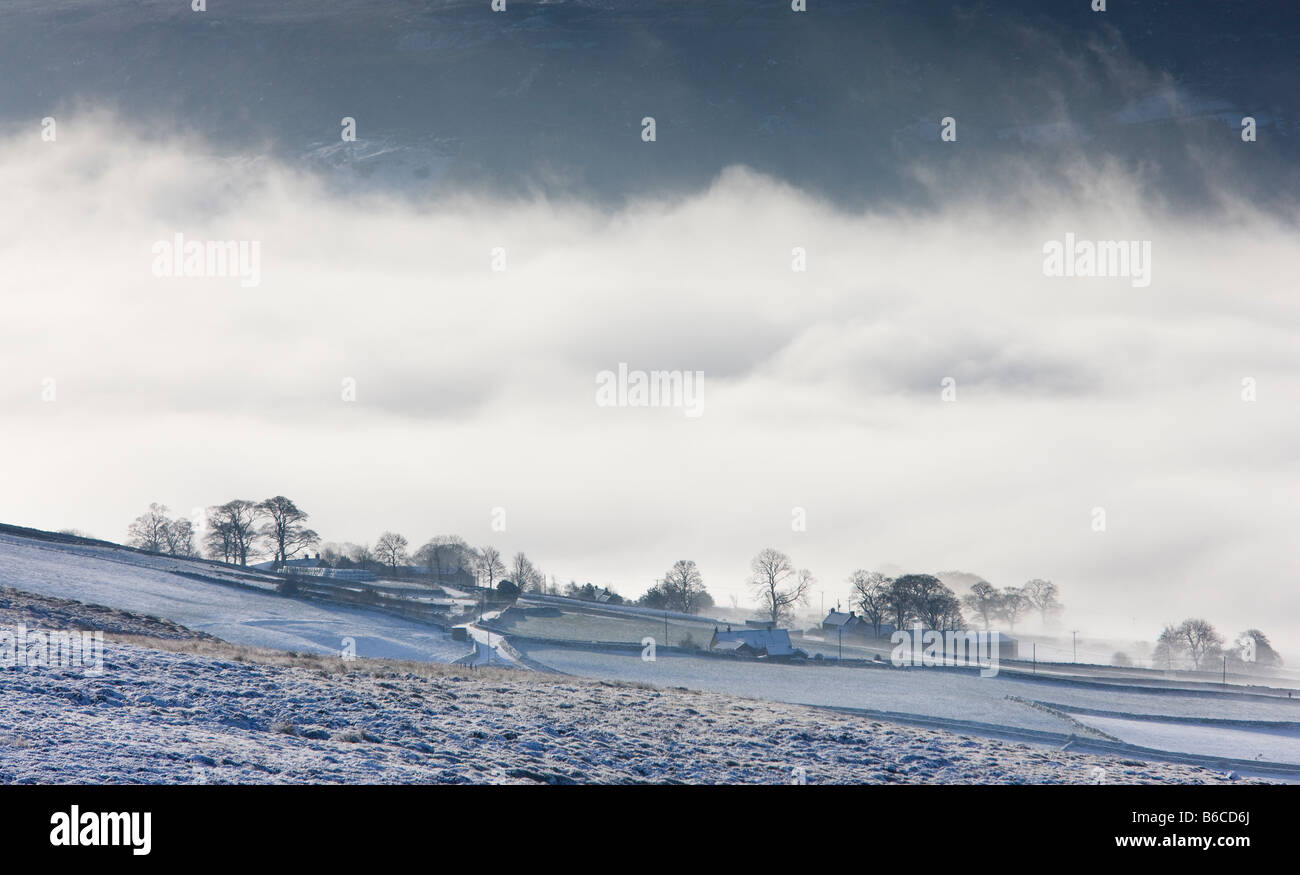 Farndale in inverno la neve e nebbia North York Moors National Park nello Yorkshire Foto Stock