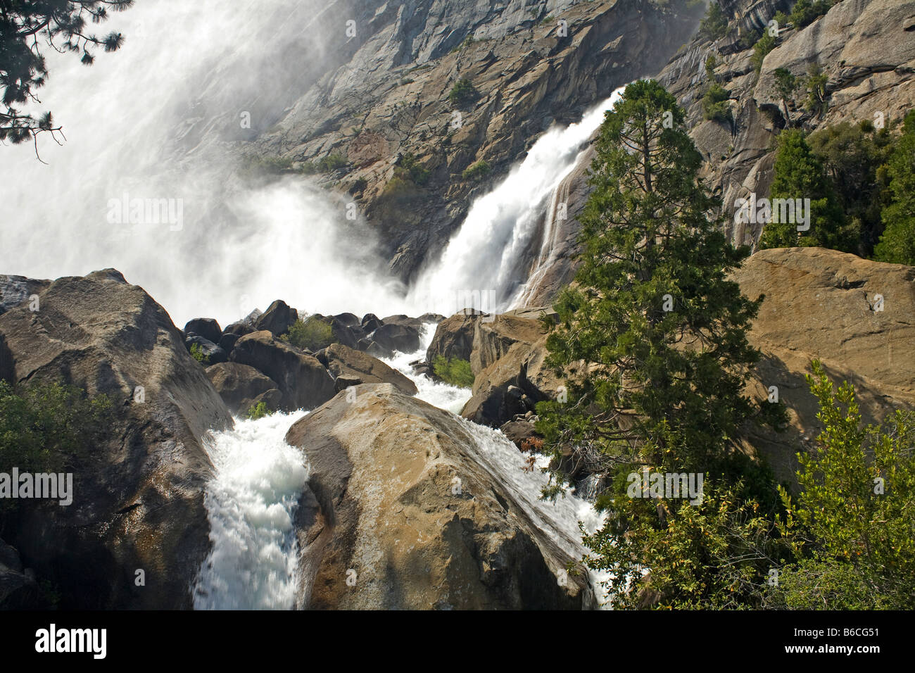 CALIFORNIA - Wapama scende lungo il Hetch Hetchy serbatoio nel Parco Nazionale di Yosemite. Foto Stock