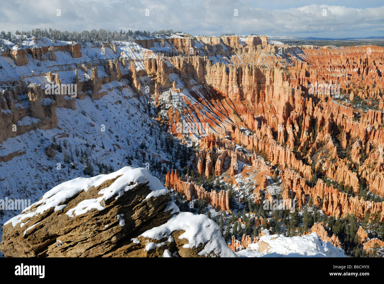 Coperte di neve rocce del Bryce Canyon, Utah Foto Stock