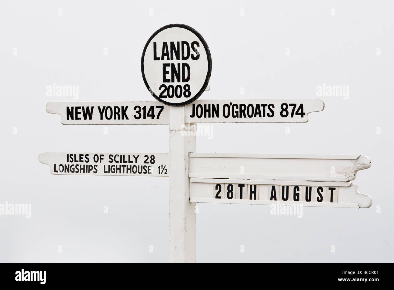 Il famoso cartello al Land's End in Cornovaglia a sud-ovest di punta in Inghilterra Foto Stock