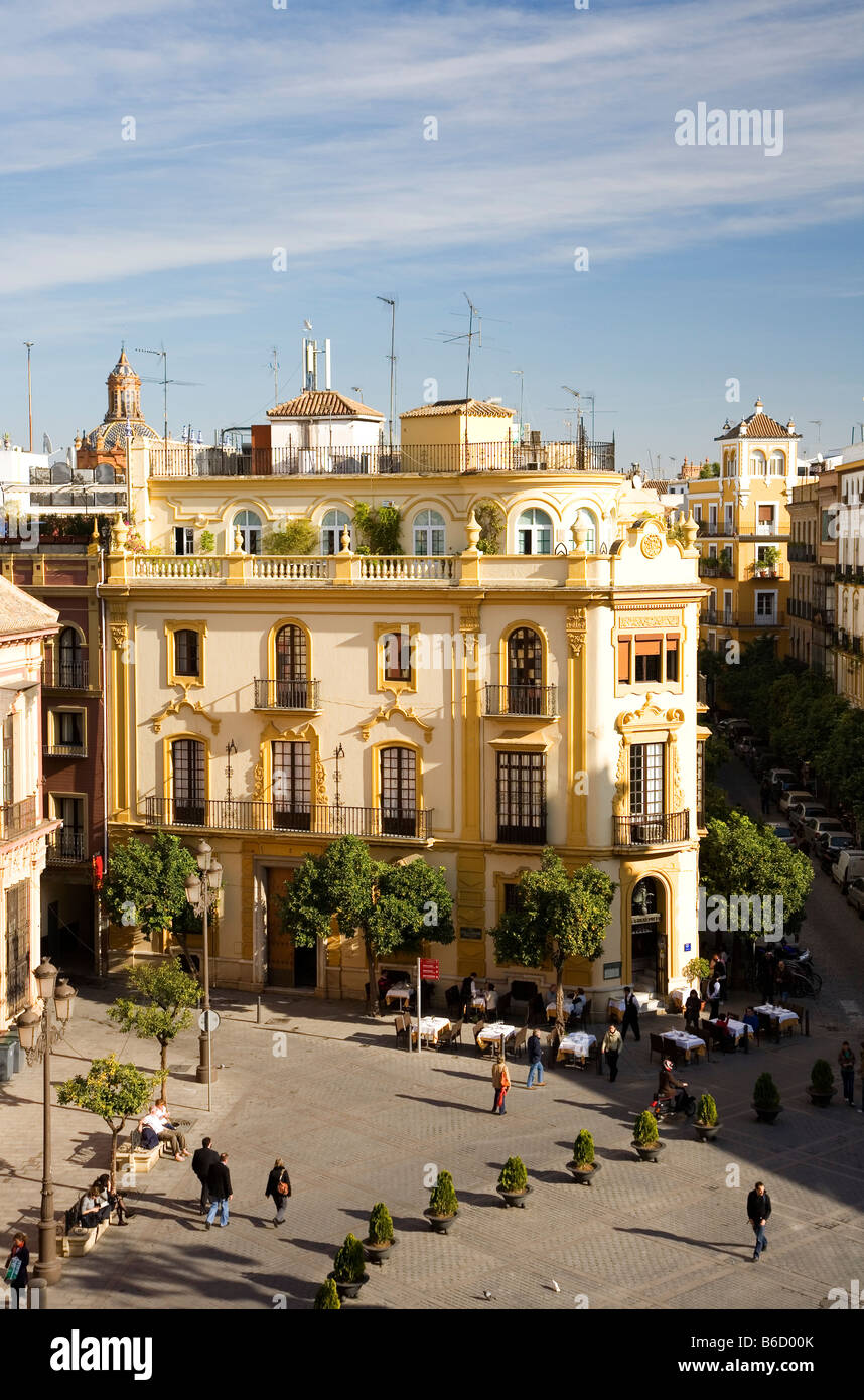 Spagna, Siviglia, vista di Plaza Virgen De Los Reyes dalla Giralda Foto Stock