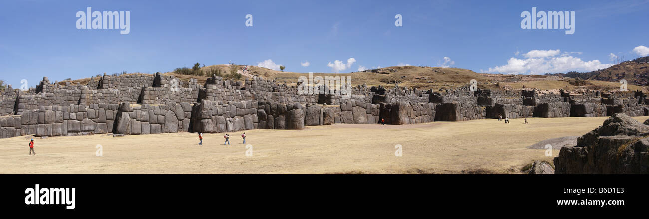 Panorama grandi pietre in fortezza Inca pareti Sacsayhuaman Cusco Peru Sud America Foto Stock