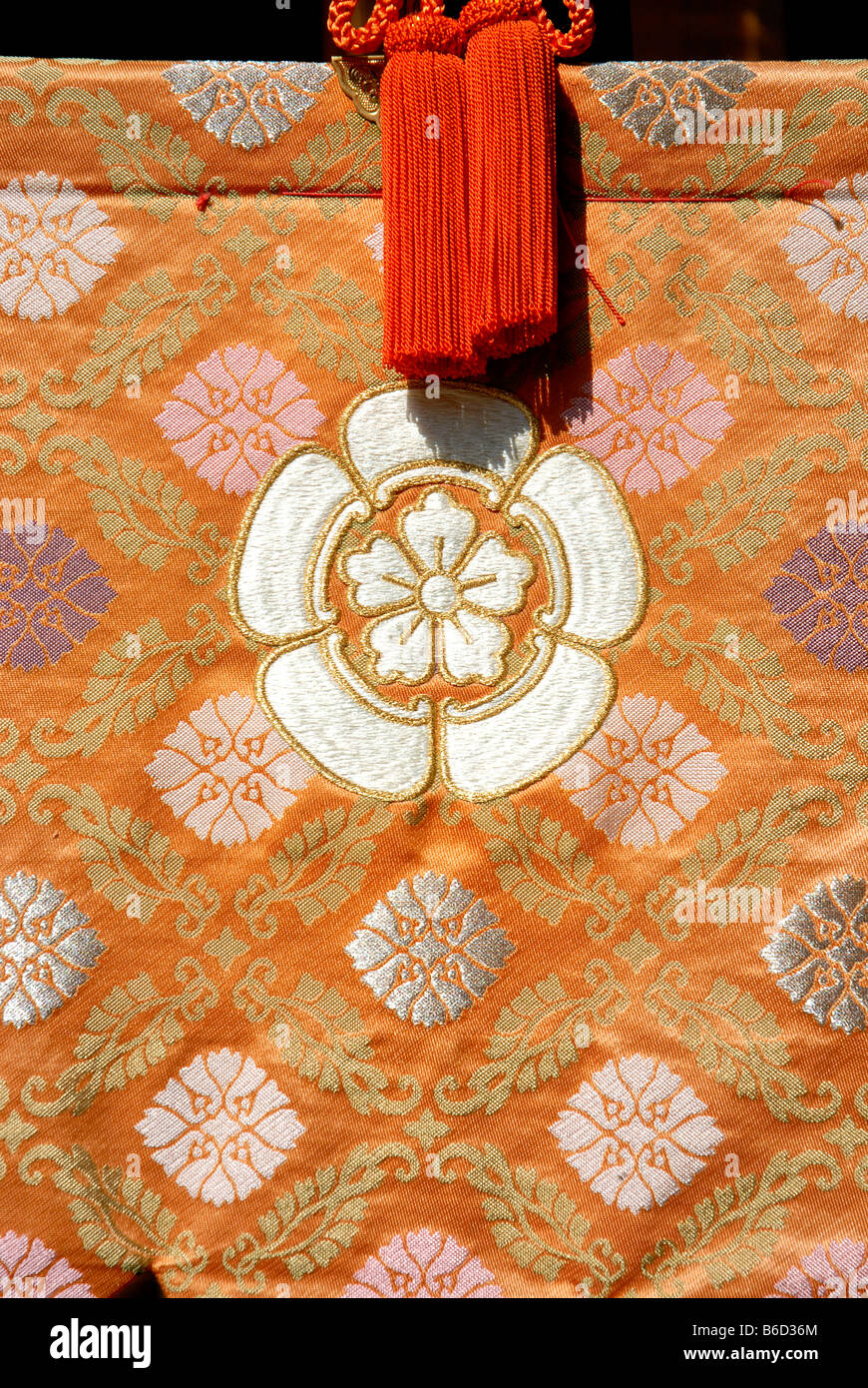 Ornati decorazione tessile a Okazaki santuario giapponese di Kyoto Foto Stock