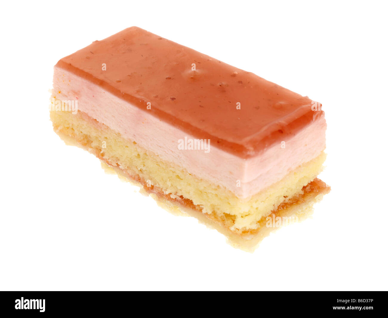 Lusso fresco Petits Fours Aux Torta di frutta dessert isolata contro uno sfondo bianco con nessun popolo e un tracciato di ritaglio Foto Stock