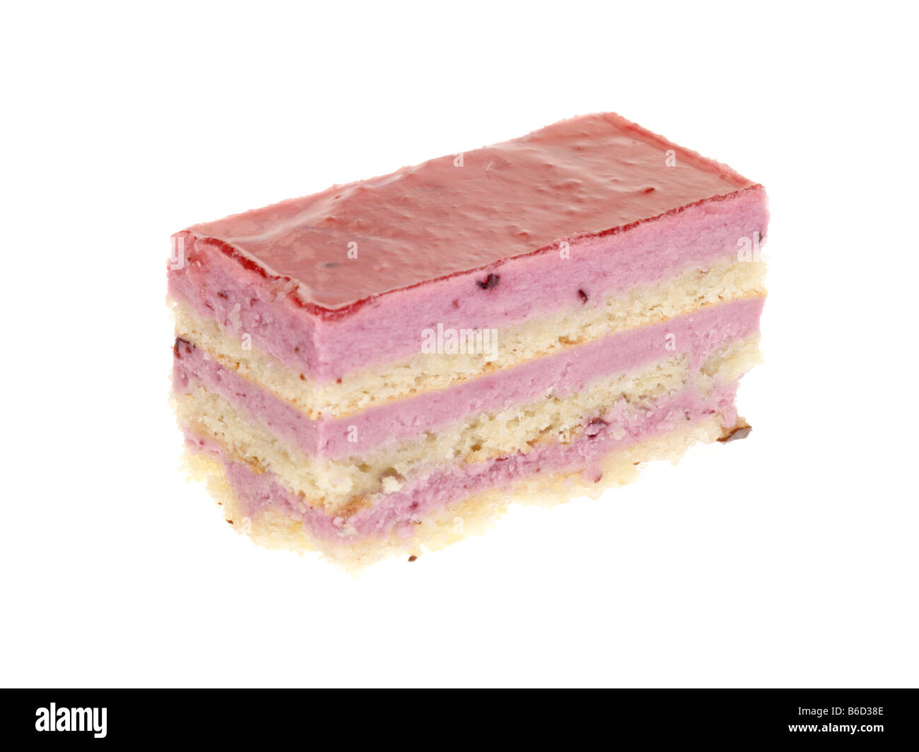 Lusso fresco Petits Fours Aux Torta di frutta dessert isolata contro uno sfondo bianco con nessun popolo e un tracciato di ritaglio Foto Stock